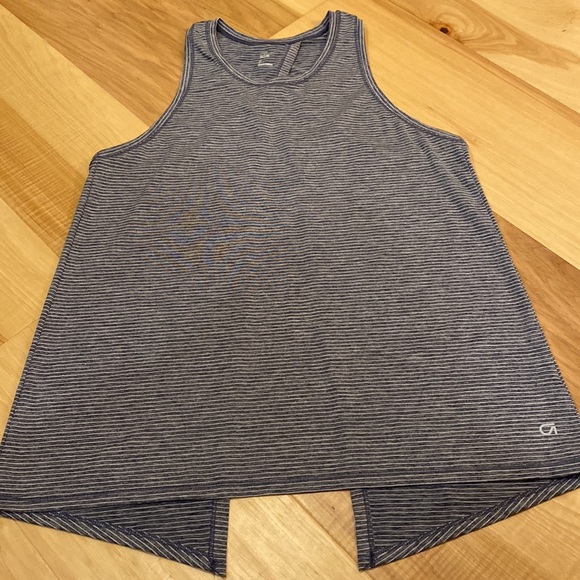 GAP Open-Back, Crew-Neck Tank - Picture 9 of 14